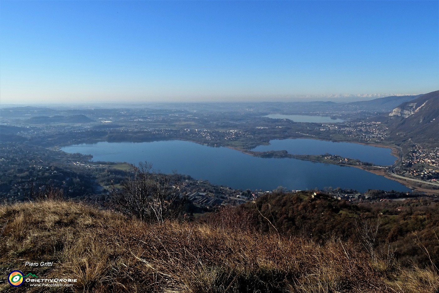 24 Vista sui Laghi briantei di Oggiono, Annone, Pusiano.JPG